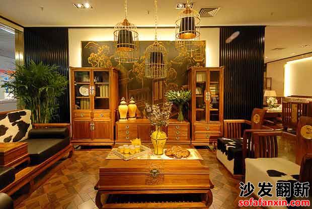 實(shí)木<a href=http://www.zhuangxiutu.net/tags-etagid19-0.html target=_blank class=infotextkey>沙發(fā)翻新價(jià)格</a>