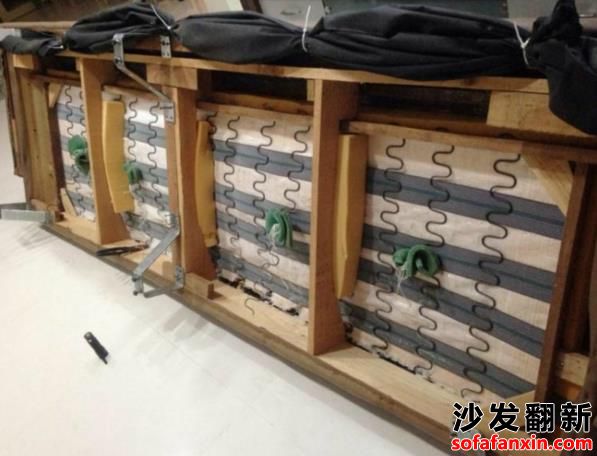 峨<a href=http://www.zhuangxiutu.net/tags-etagid101-0.html target=_blank class=infotextkey>眉山沙發翻新</a>